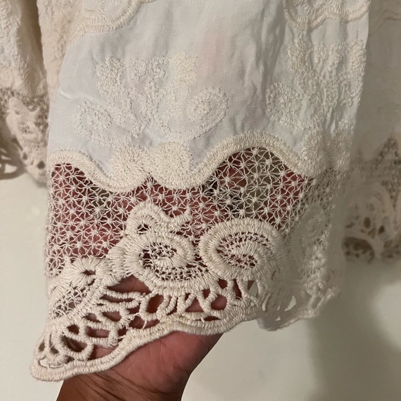 Lace embroidered top, with bell sleeves. Sleeves have side slits. EUC - Picture 3 of 9